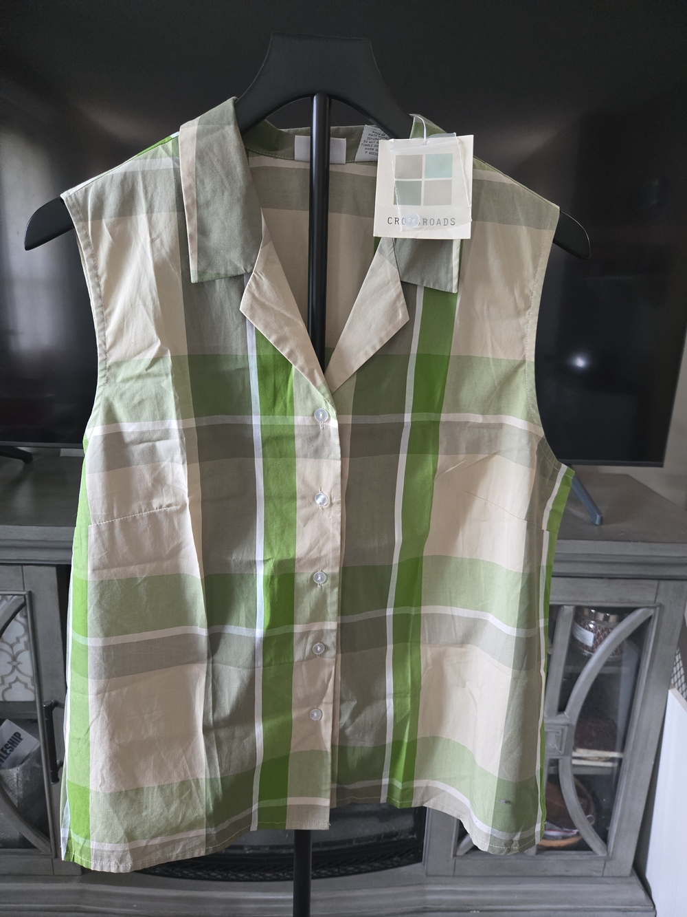 NWT Crossroads Green & Cream Plaid Sleeveless Button-Front Top